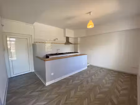 proche centre ville  appartement t2/3 avec balcon