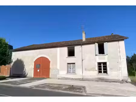maison de ville avec dépendances et jardin. commerces à pied. affaire rare.