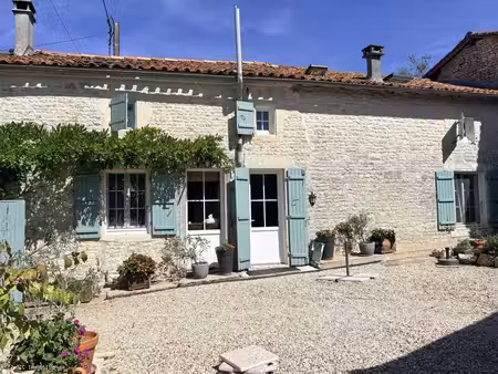 maison de village en pierre renovée avec 3 chambres