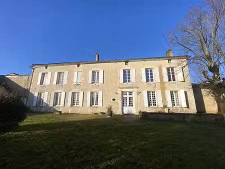 grande propriété en pierre de 1820 à rénover charme et authenticité