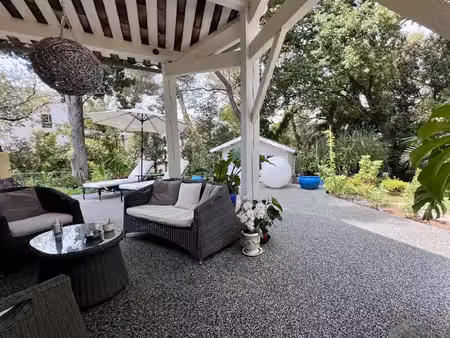 charmante maison rénovée avec jardin  terrasse et piscine en résidence – cannes la bocca.