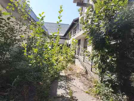 ensemble immobilier 6 000 m2 à réhabiliter cœur de bourg  sortie a51