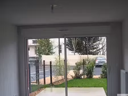 t2 avec terrasse dans résidence récente