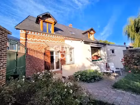doingt – maison individuelle en briques  3 chambres  jardin et carport