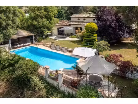 villa avec piscine et jardin paysager - la gaude