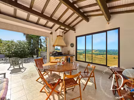 maison de caractère au coeur d'un village – vue pyrénées ex