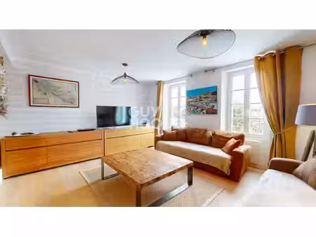 appartement de charme avec vue sur le port et potentiel mixte ? ars-en-ré