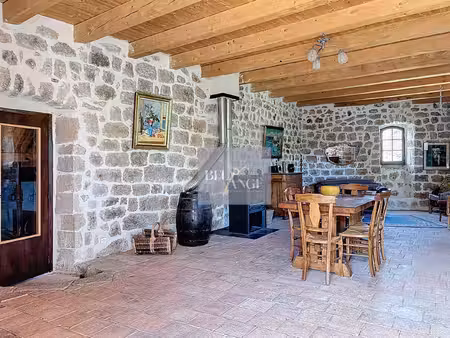maison de hameau en pierre