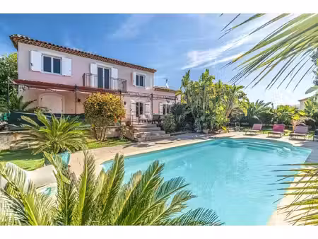 villa provencale à cagnes sur mer  piscine  vue mer  au calme a