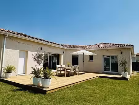 maison récente t4 avec jardin de 990 m2