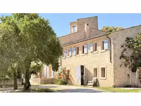 belle bastide équestre au coeur de la provence avec 2 gîtes