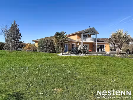 a vendre magnifique maison d' architecte à 15 mn d'auch avec parc 5060m2