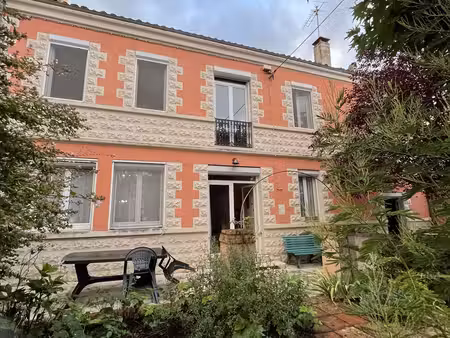 maison bourgeoise de 200 m2 avec jardin et garage