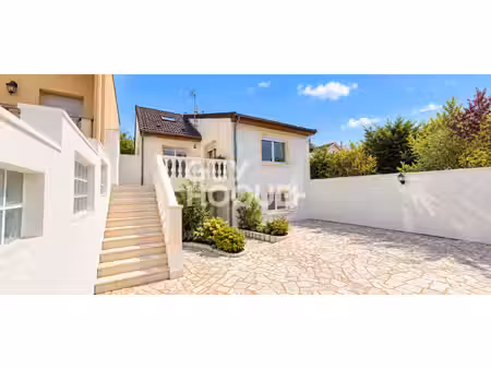 maison à vendre de 6 pièces de 141.8 m²
