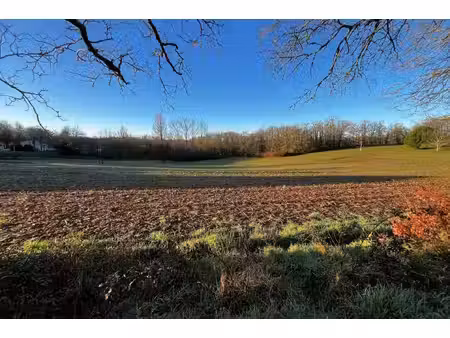 terrain constructible de 3700 m2 à vendre  avec cu  à 2 minutes des commerces de gourdon.