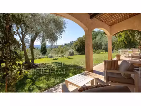 villa de charme avec vue dégagée et quatre suites