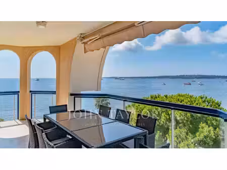 cannes palm beach front de mer – élégant appartement avec vue mer et grande terrasse en...
