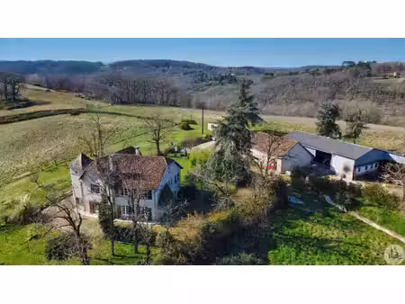 maison avec vue 16hectares et dépendances
