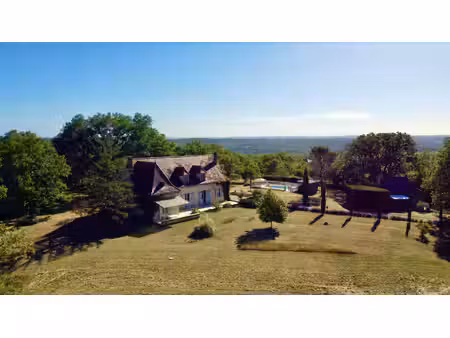manoir français dans le lot avec deux maisons d'amis  piscine et 4 5 ha de terrain à...