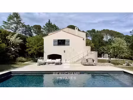 villa familiale avec dépendance dans un domaine fermé – tranquillité et espace
