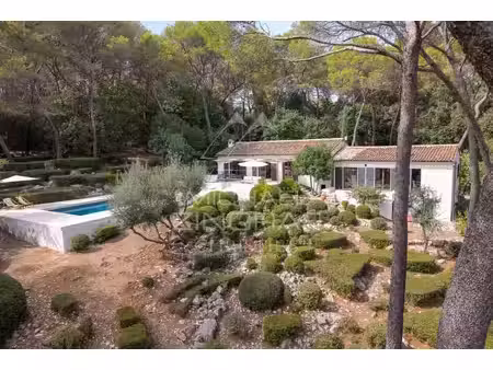 proche saint-paul-de-vence : propriété rénovée au sein d'un parc paysager de 7200m2