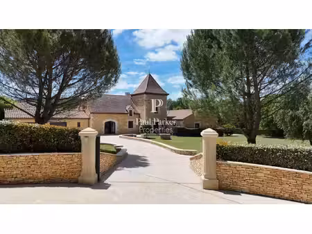 belle propriété contemporaine avec piscine chauffée  dépendances et prestations de...