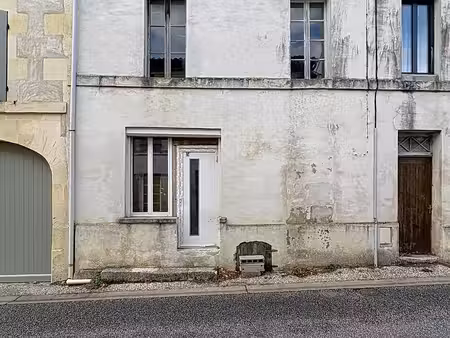 maison de ville à burie (17770)