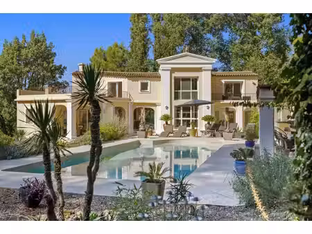 propriété unique à mougins — un havre de paix familial avec forêt  pool house et vi