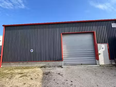 à louer – local d’activité de 210 m² avec bureau à peujard