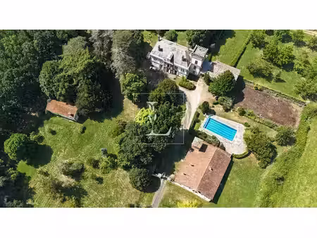 château au calme à rénover  dépendances et orangerie
