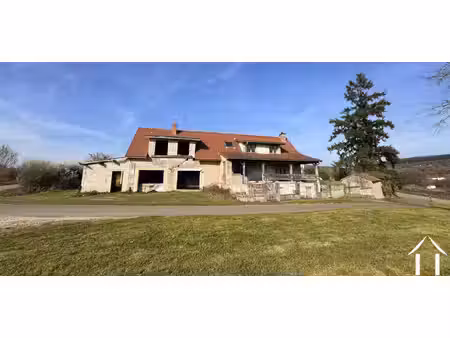 maison indépendante à la lisière du village avec possibilités d'activités