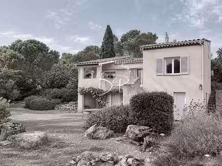 lorgues ? propriété avec vue dominante  piscine et appartement indépendant
