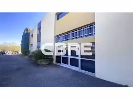 location local professionnel 130m²
