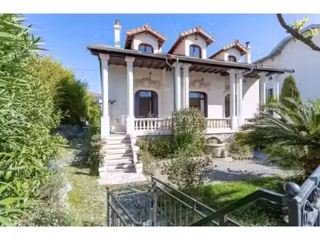a vendre  villa belle époque avec piscine  cannes petit juas