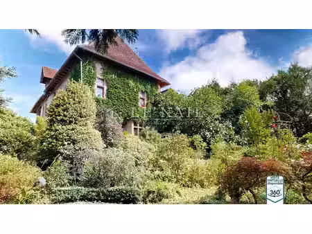 élégante maison forte des xive et xixe siècles au charme intempo