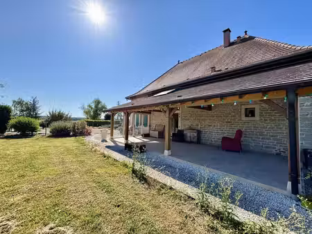 ensemble immobilier - maison en pierres et dépendances