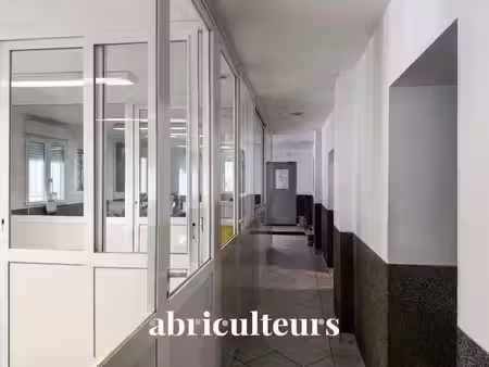 vente locaux professionnels 695 m² à le muy (83490)  1 168 000 €