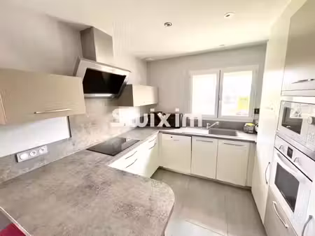 maison individuelle rénovée  avec véranda