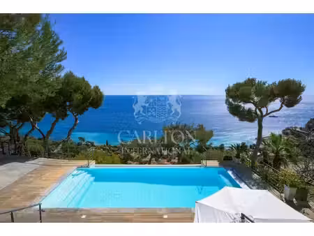villa contemporaine avec vue mer panoramique et grand terrain à èze bord de mer