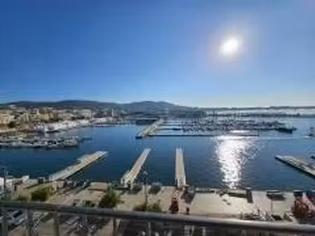 cannes  face au vieux port  4 pièces avec grande terrasse et parking.