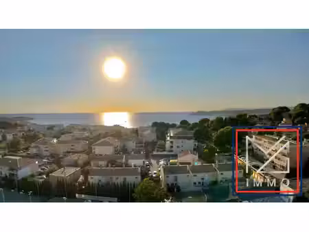 six-fours tres grand studio ascenseur plages et commerces a pied