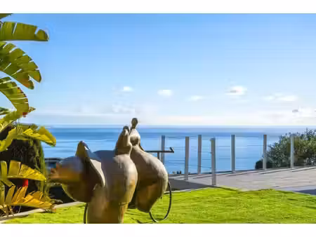 roqubeune-cap-martin  somptueuse villa contemporaine avec piscine et vue mer