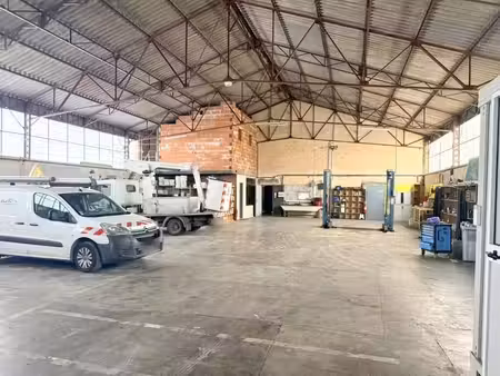 vente entrepôt 680m²