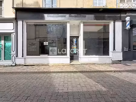 local commercial doue en anjou 4 pièce(s) 45 78 m2