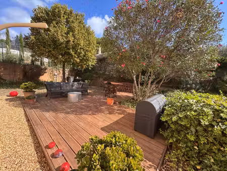 sanary proche centre appt t3 avec belle terrasse et un jardin de 300 m 2 env