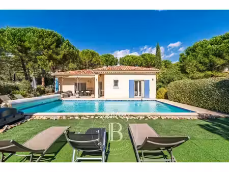 bagnols-en-forêt – villa de plain-pied avec piscine  au calme absolu