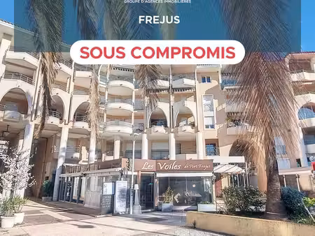 port frejus t4 traversant terrasse vue port et mer garage