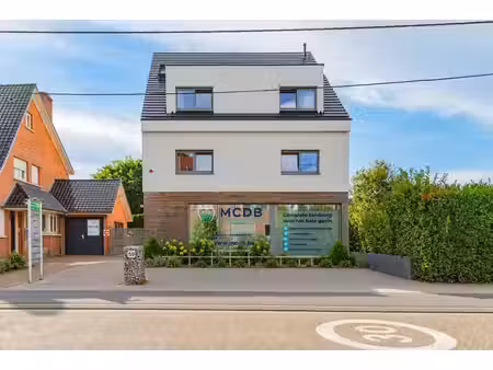 immeuble de rapport : commerce + 2 appartements  peb a