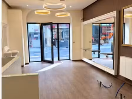 location commerce paris 75008 113m²