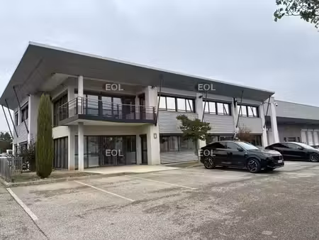 location entrepôt saint-priest 69800 3653m²
